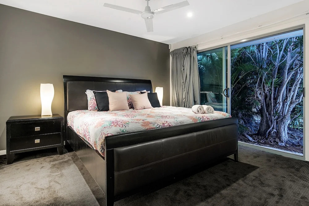 Sunrise Executive 5 Bedroom Home