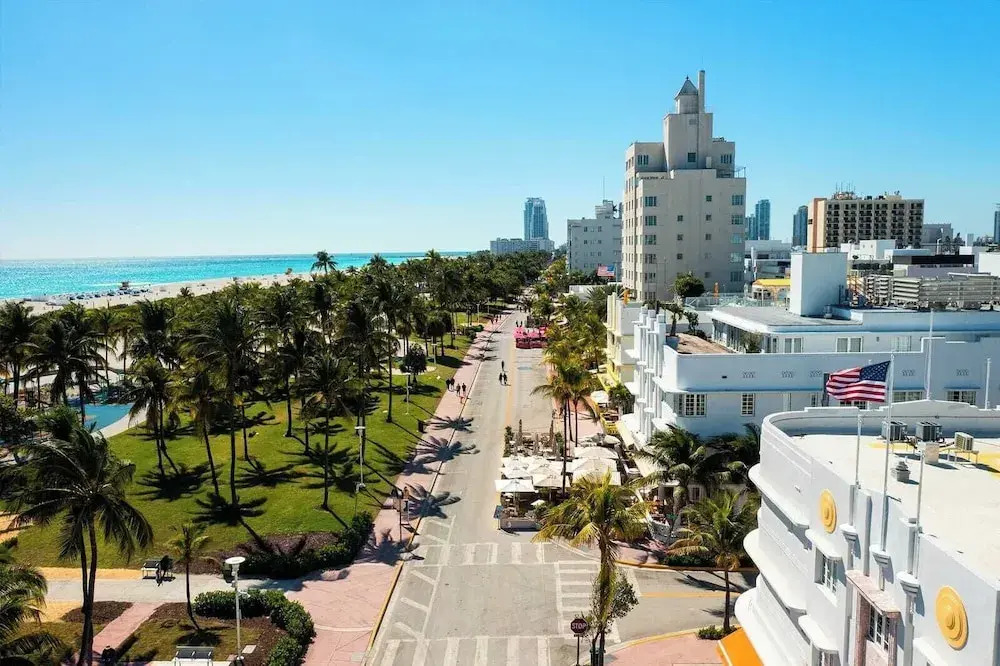 Beachfront 3bdr Condo w/ Pool & Deck Ocean Views Ocean Blvd #102 by Avantstay
