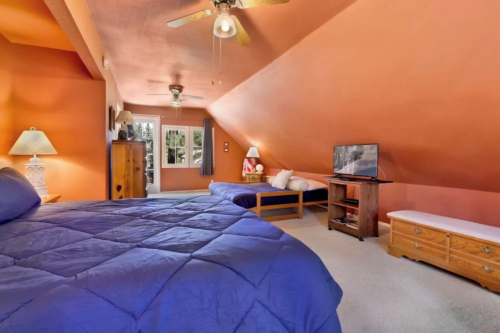Jus’ Restin Village Retreat | Steps to Big Bear Village, Dining & Shops