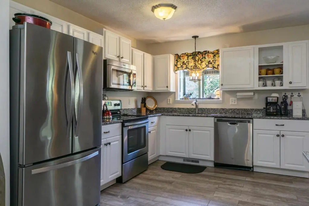 Cottage Breeze by Oak Island Accommodations