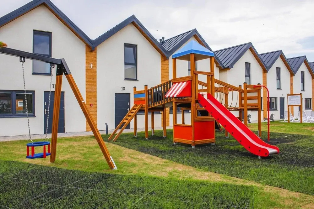 Comfortable holiday homes with a pool, Rewal