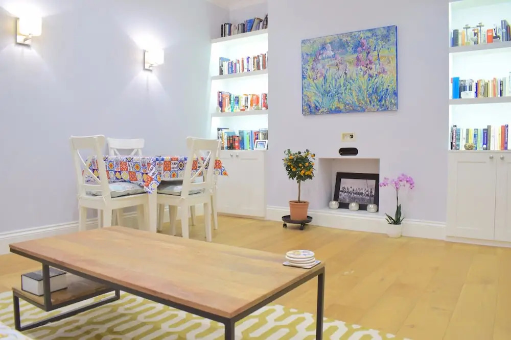 2 Bedroom Victorian Flat in Zone 1 Sleeps 4