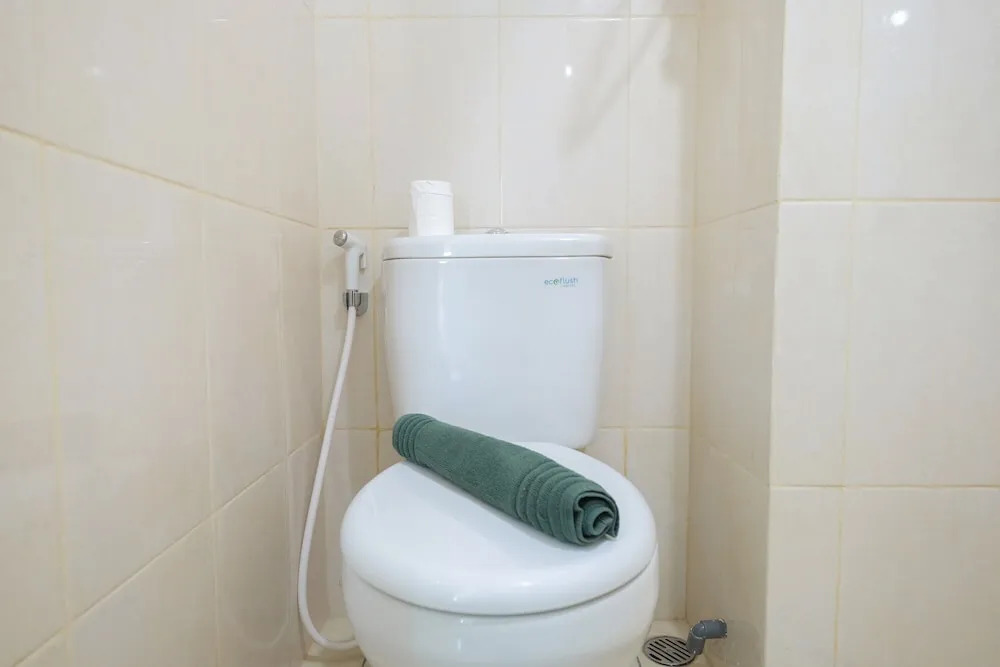 Comfortable and Good Place Studio Apartment Springlake Summarecon Bekasi By Travelio