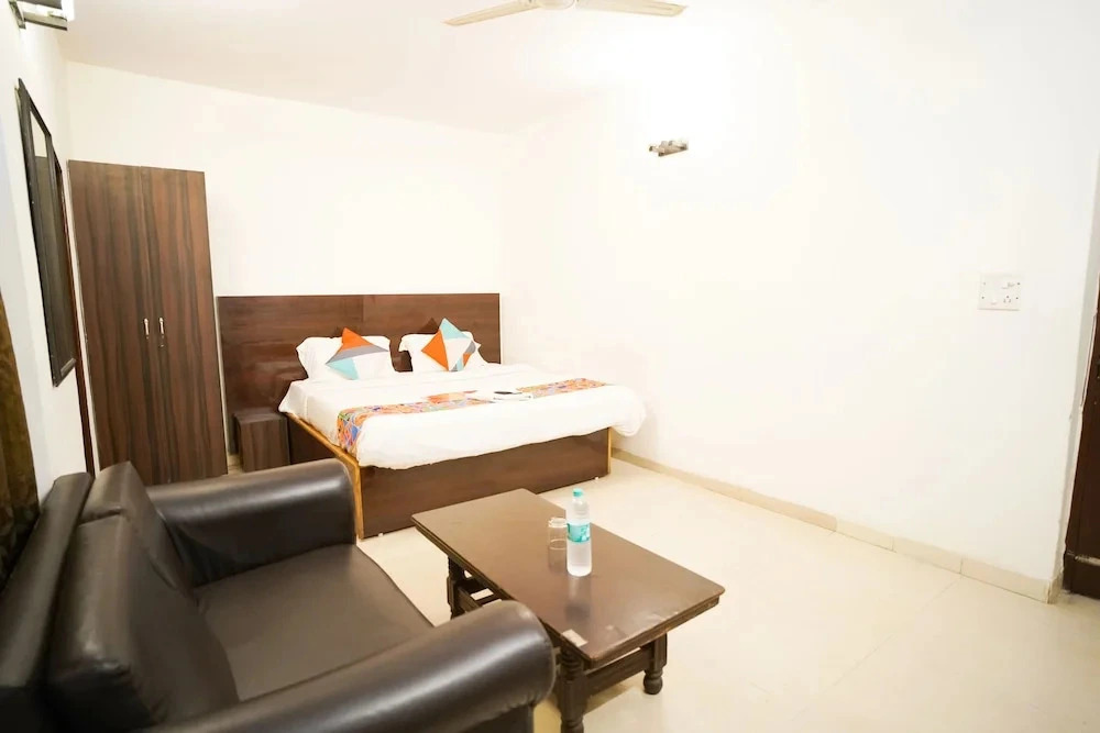 Roomshala 011 Hotel Oscar