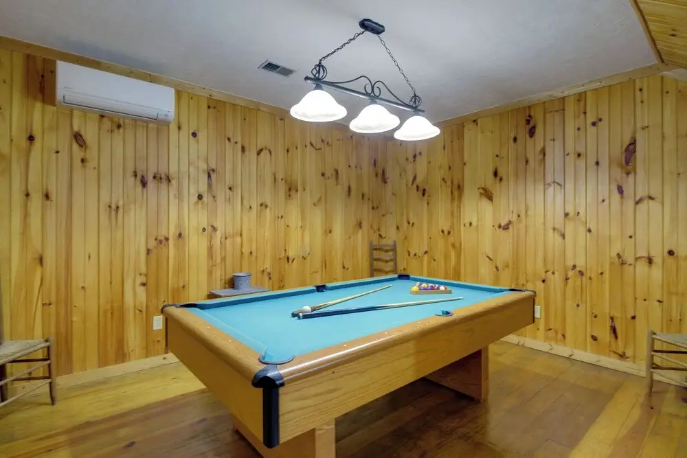 Smoky Mountains Cabin w/ Hot Tub, Deck & Views!