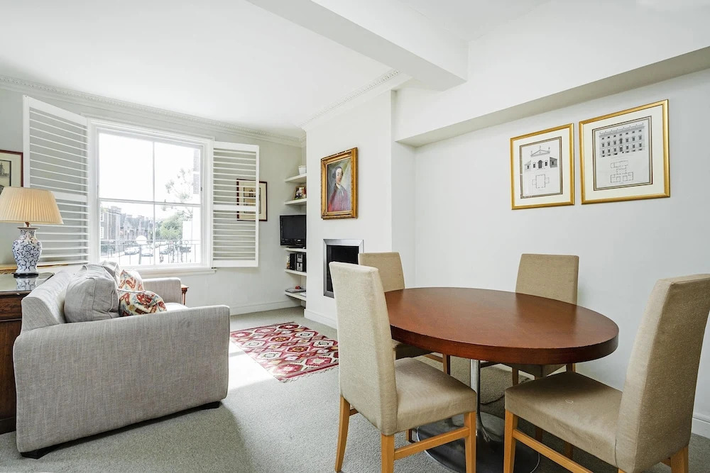 Cadogan Street Apartment