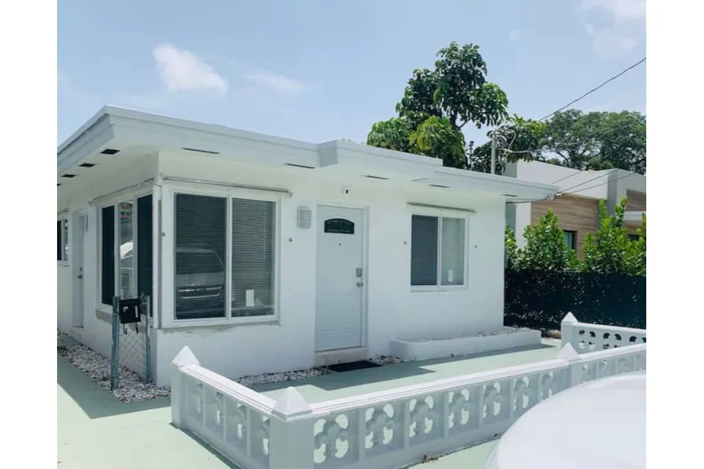 Ski 116 Apartment in Hallandale Beach