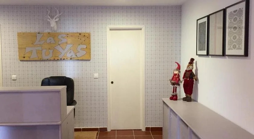 Apartamentos Las Tuyas 3000