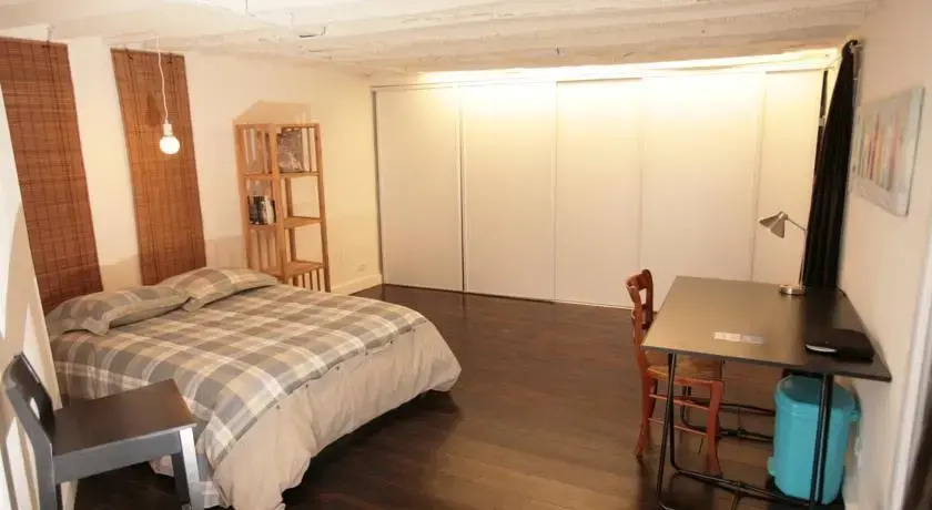 Spacious République 1 Bedroom (409)
