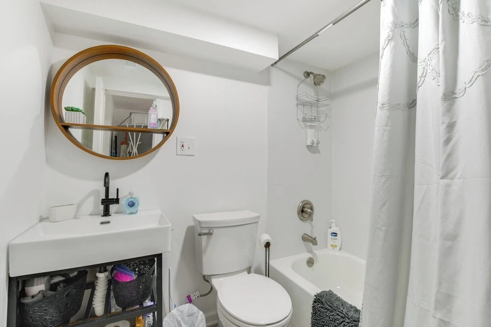 2 Mi to Logan Square: Pet-friendly Urban Oasis!