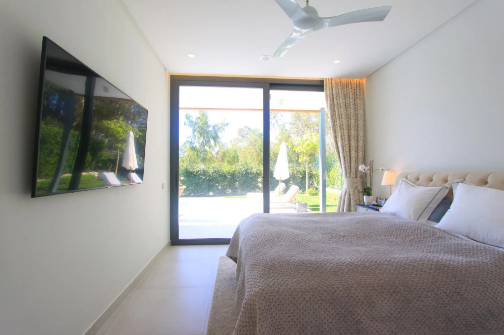 2223 - New modern Villa with Pool and Garden