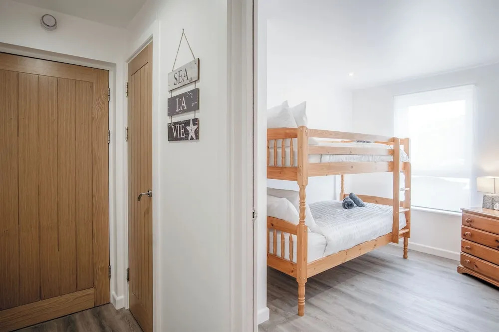 Beach View - 2 Bed Apartment - Llanelli