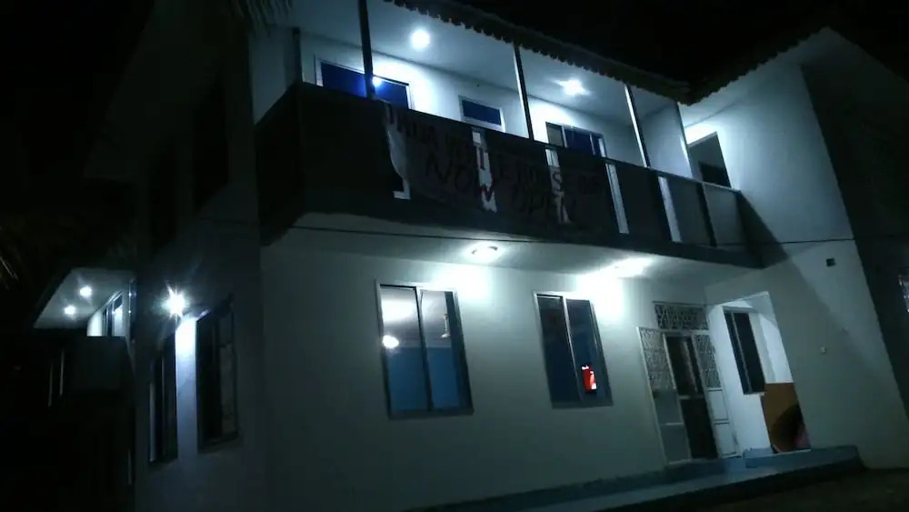 Uroa White House Inn