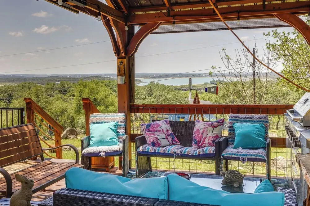 Pet-friendly Canyon Lake Cabin, 1 Mi to Water!