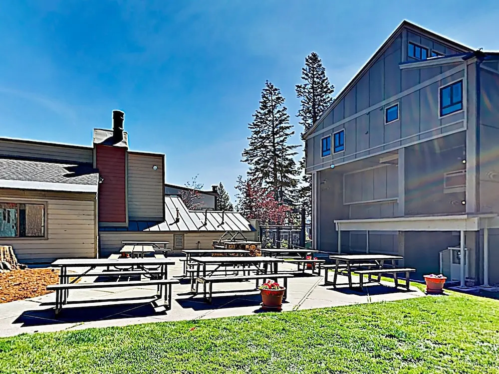 New Listing! Hot Tubs & Pool, Steps To Ski Lifts 2 Bedroom Condo