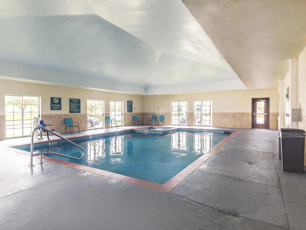 Platinum Inn & Suites Webster
