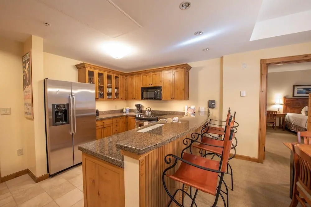 Kid-Friendly 2 Bedroom Bathroom - Slopeside Condo - No Cleaning Fee! by RedAwning
