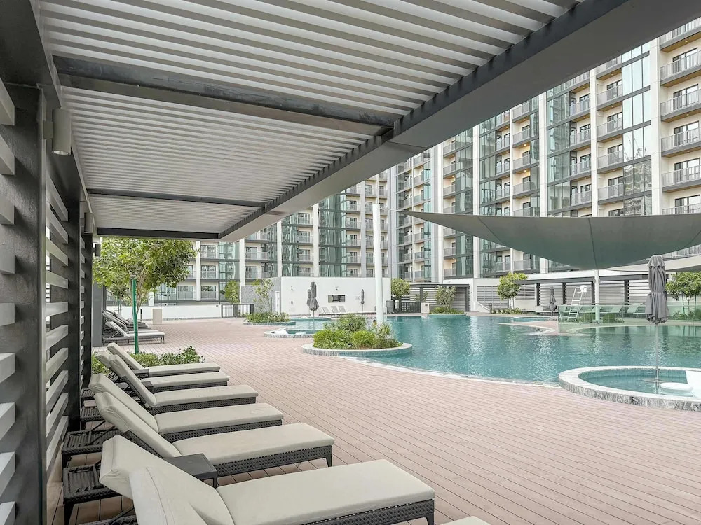 Spacious 2BR in The Crest With Pool and gym