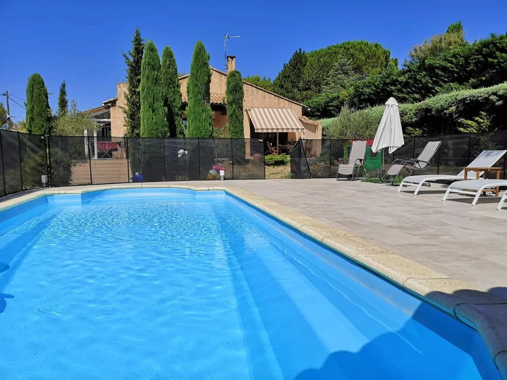 Villa With 4 Bedrooms in L'isle-sur-la-sorgue, With Private Pool and Enclosed Garden
