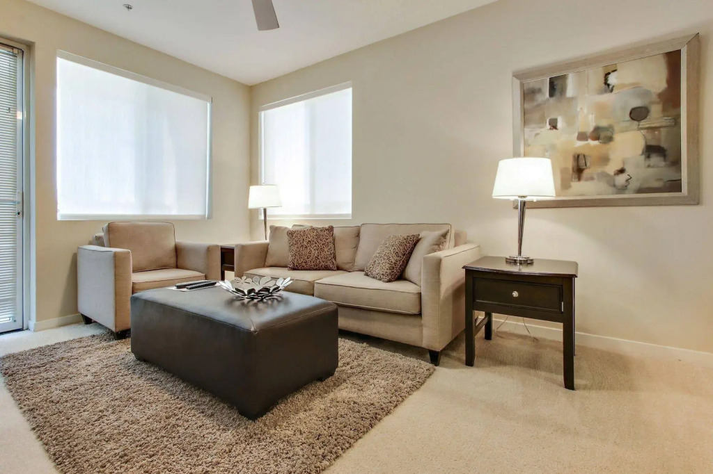 Wilshire La Brea Apartments