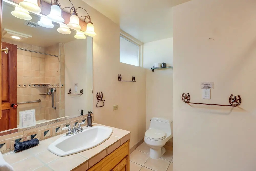 Home Near Sabino Canyon: Hot Tub & Swim Spa Access