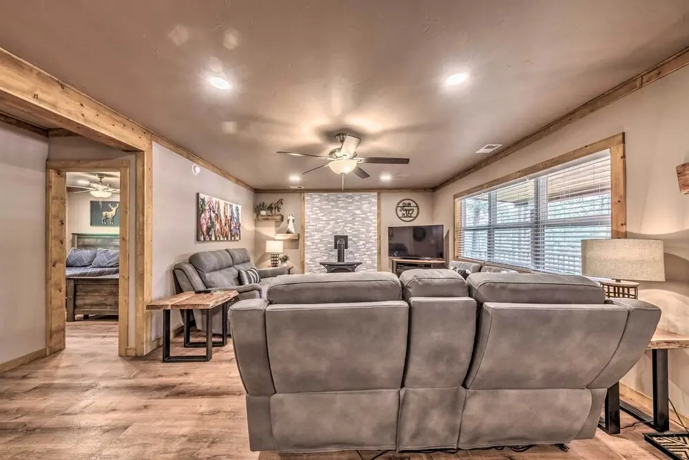 Ruidoso Cabin w/ Patio - Walk to Midtown!