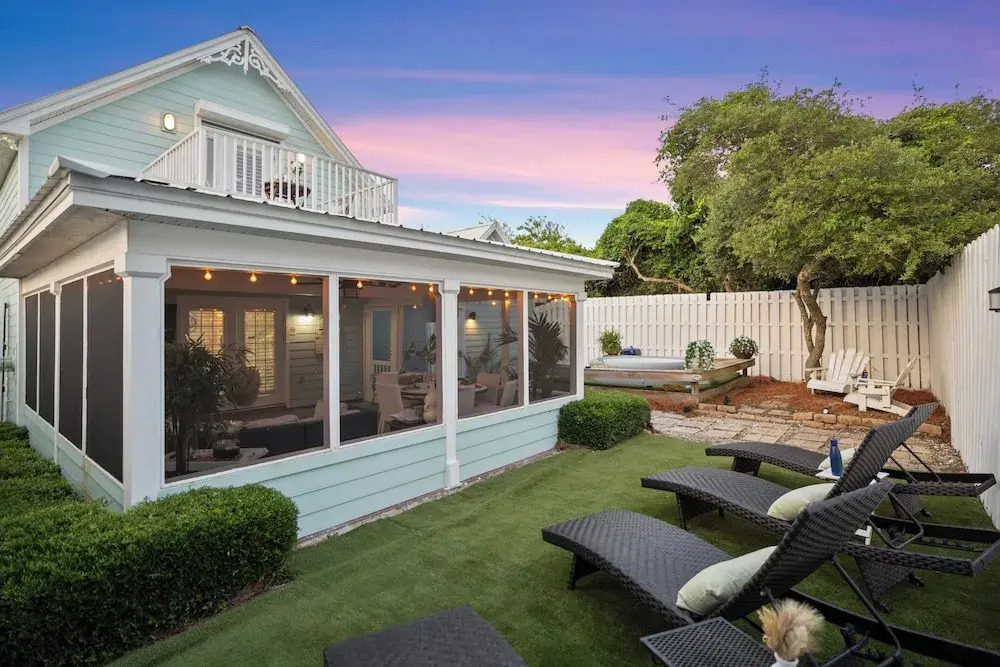 Newly Renovated! 2-min Walk to the Beach The Coastal Cottage by Avantstay