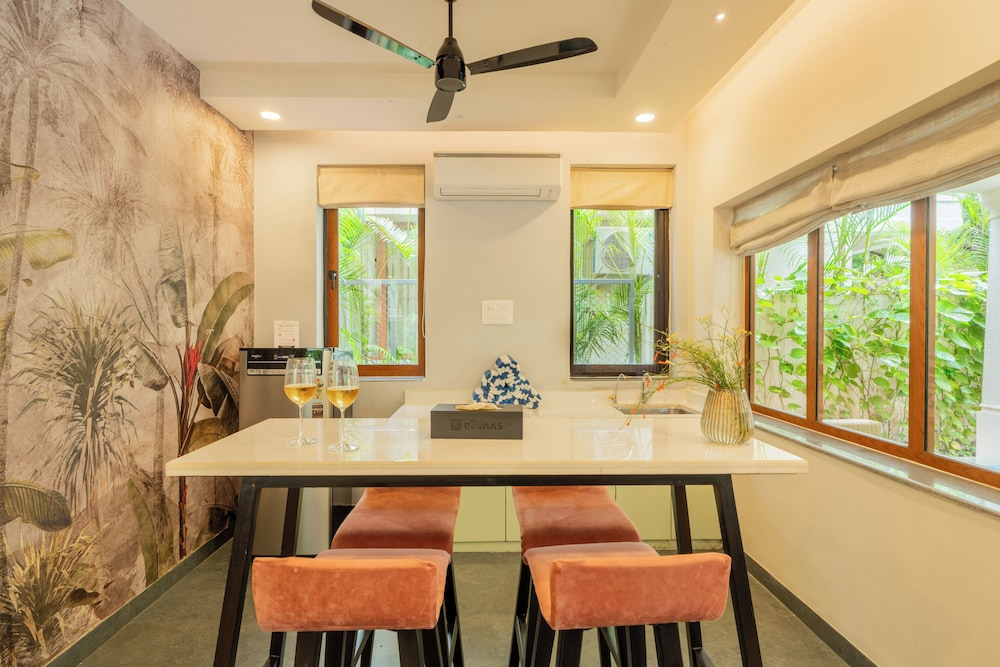 ELIVAAS 3 BHK Pvt Pool & Bar - Villa Valerie