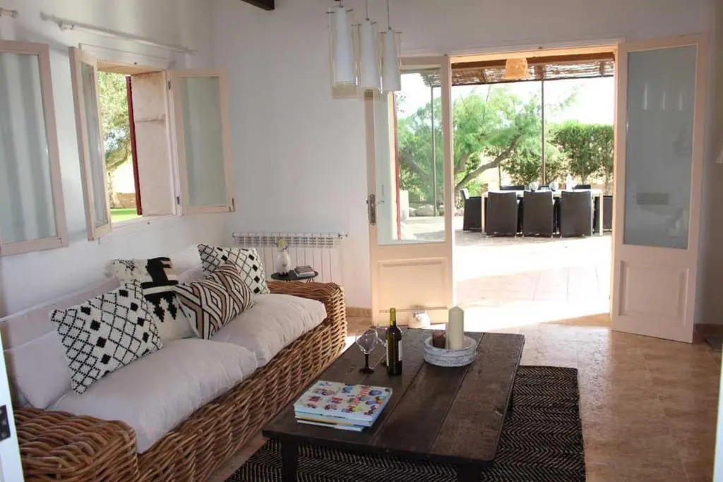 Lovely 4-Bed House close to Campos and beaches
