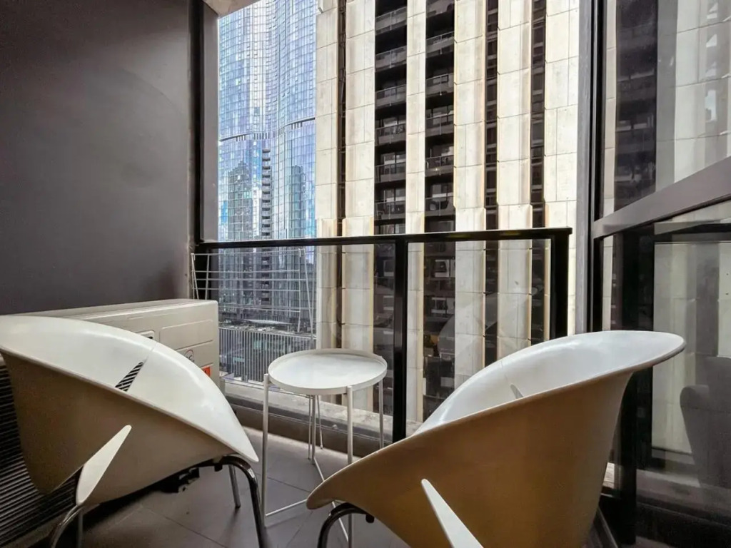Lovely 2BR apartment in Melbourne CBD-80A06