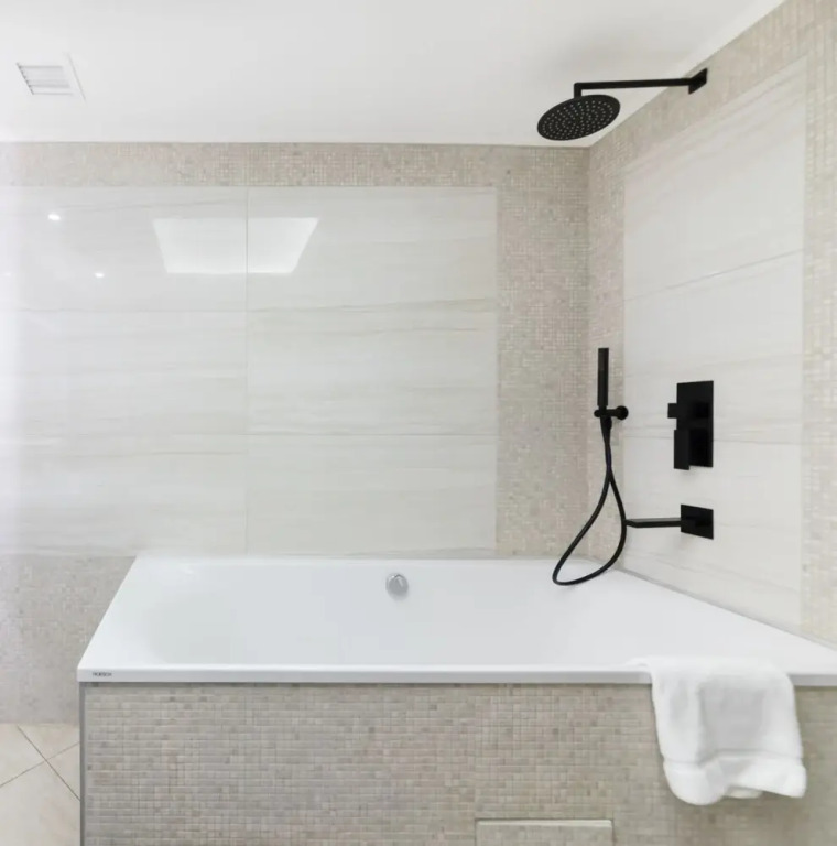 Maison Privee - Beach Access Apt w/ Burj & Sea Views on The Palm