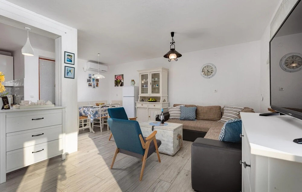 Nice Home in Pinezici With Wifi and 4 Bedrooms
