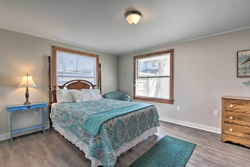 Live Like a Local - Bayfront Panama City Home