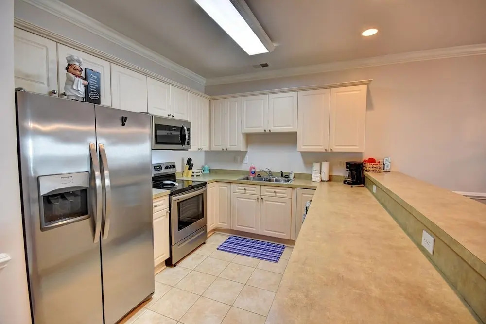 4827 Magnolia Lake Drive, #302 3 Bedroom Condo by RedAwning