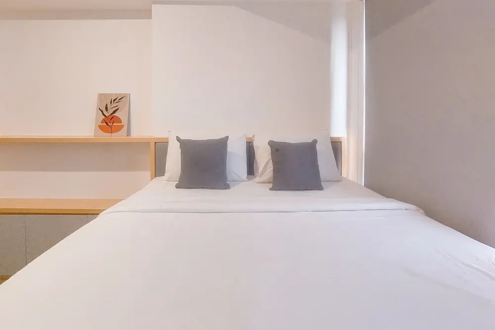 Best Place And Elegant Studio Collins Boulevard Apartment