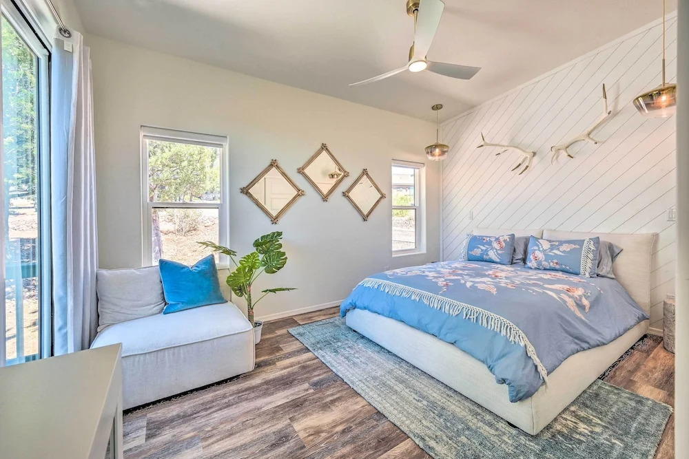 Mtn Views & Gas Fire Pit: Luxe Pine Escape!