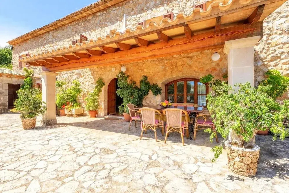 Villa in Búger with private courtyard