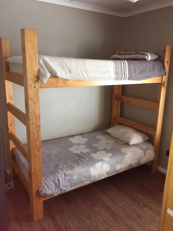 Tolbos Backpackers