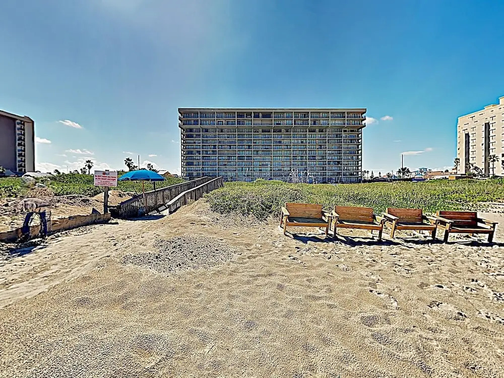 New Listing! Charming Coastal W/ Beach Views 2 Bedroom Condo
