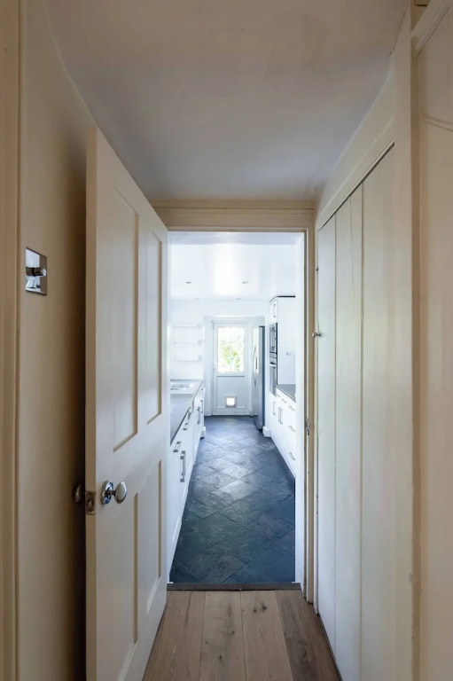 Elegant 3BR Victorian Retreat, Free Parking