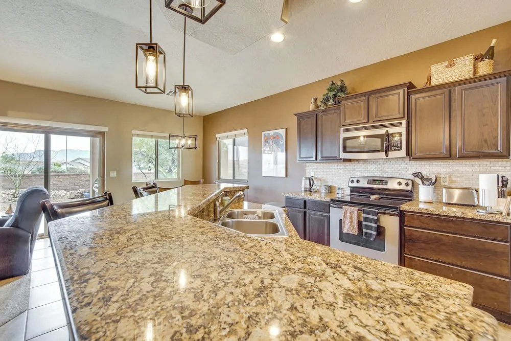 Hike, Golf & Try Your Luck! Mtn-view Mesquite Home