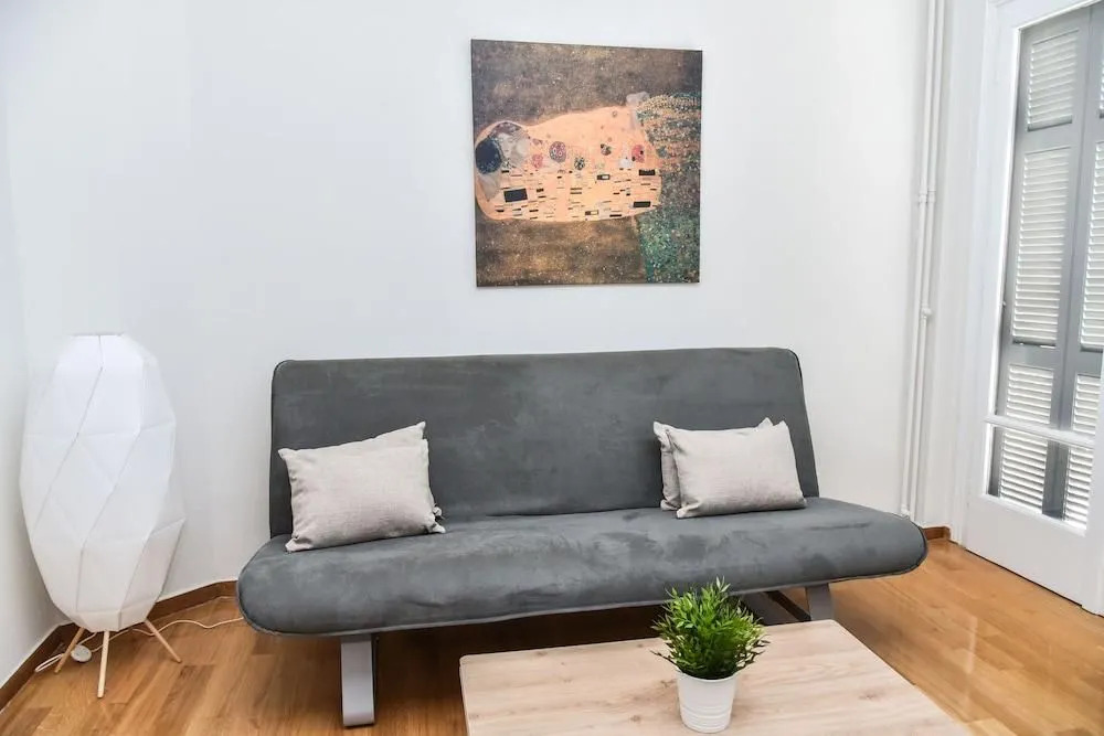Warm and Cozy Apartment in Athens
