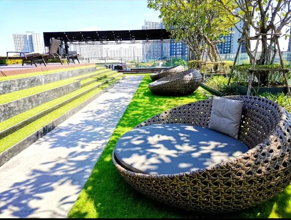 Octopus Suite on Highrise, Skytrain, Fast Wifi and AC