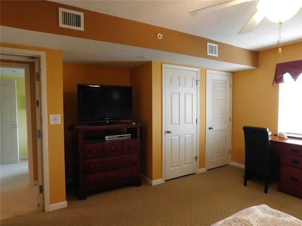 Yacht Club Villas #2-1005 3 Bedrooms 3 Bathrooms Condo