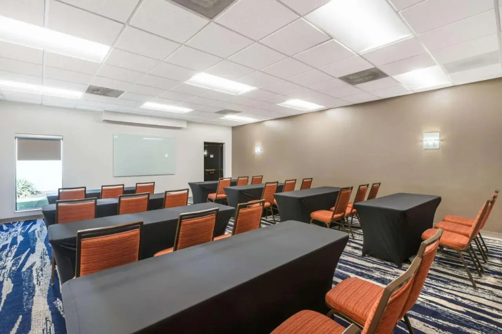Comfort Inn & Suites Arlington Heights - Buffalo Grove