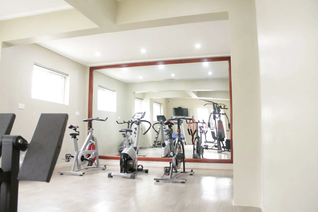 Earl Heights Suites Hotel