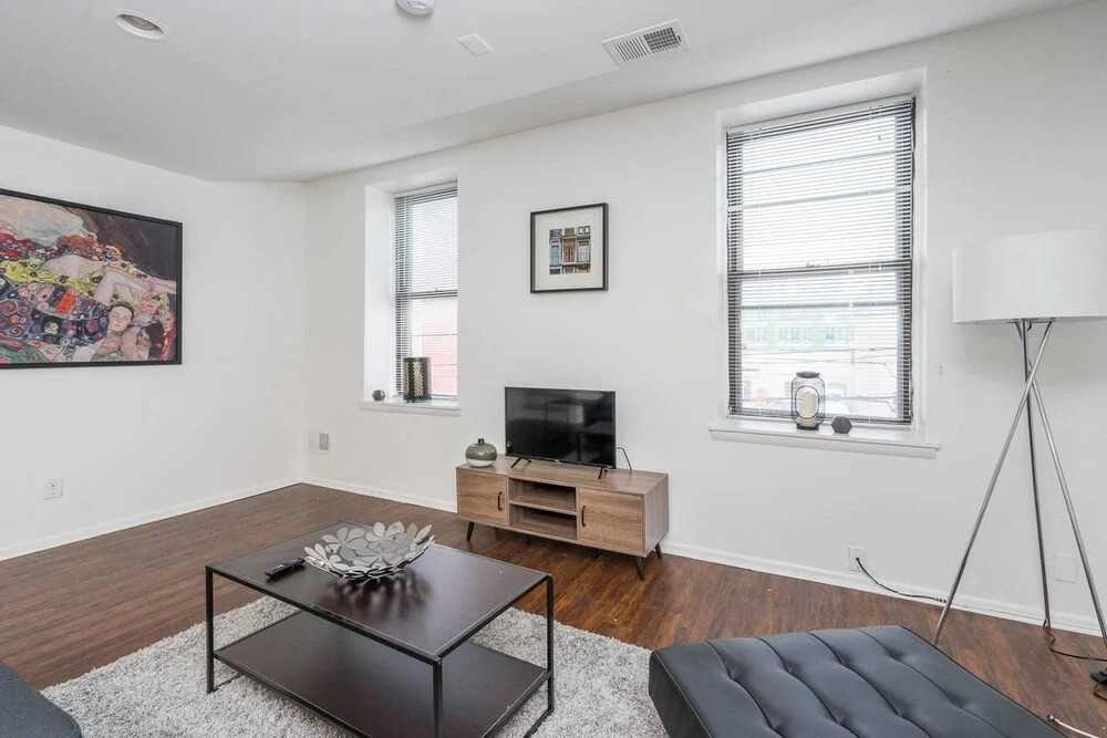 Perfect Downtown Apt w/ Free 2 Car Parking