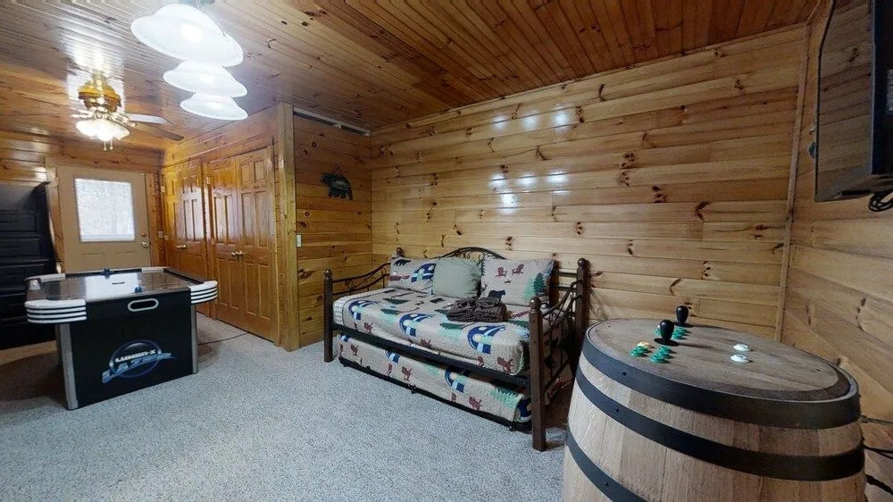 Valley Hi Mountain Cabin With Hot Tub and Gas Fireplace by Redawning