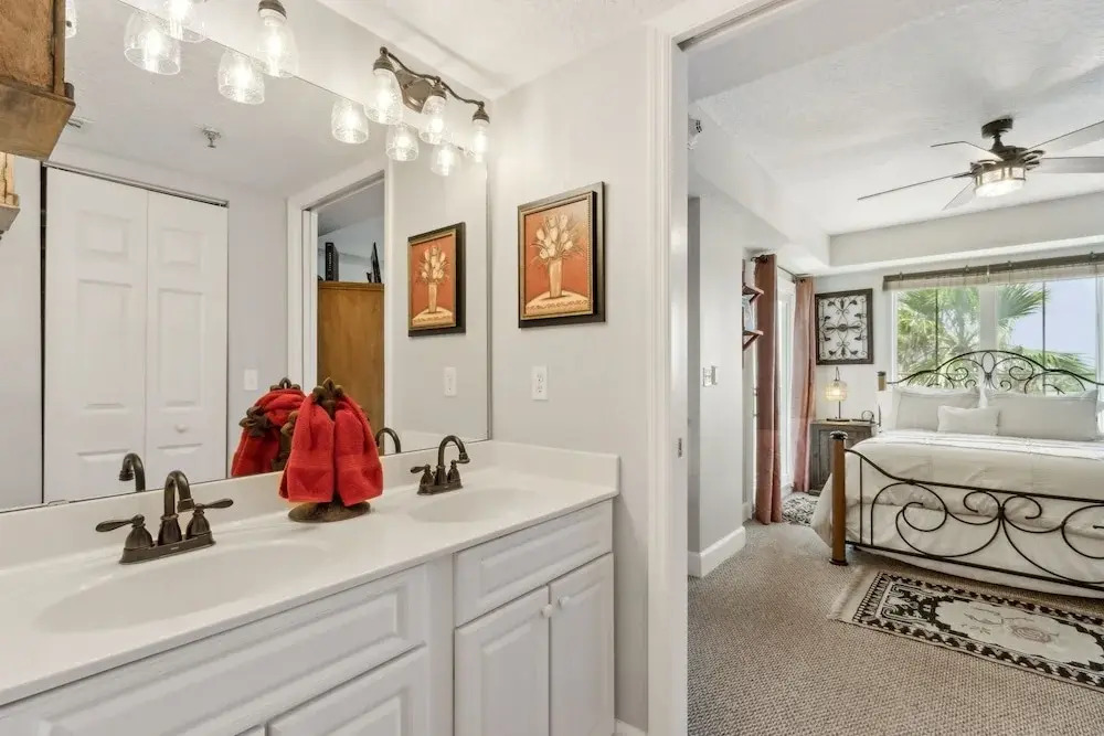 Vintage Ocean View Paradise - 1BR - Beachfront