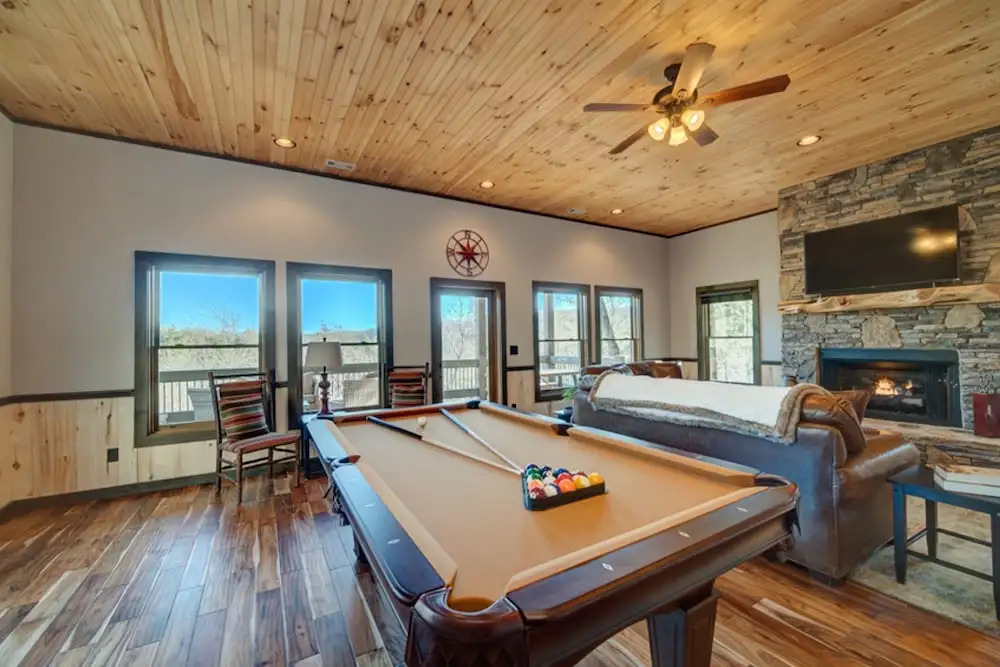 Bear Claw Cabin by Escape to Blue Ridge